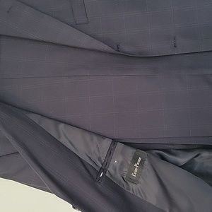 Men Evan picone suit in superb condition wore two or three times